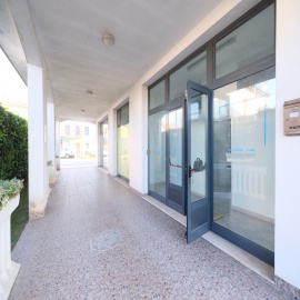 Negozio in affitto a Villa Estense