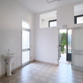 Negozio in affitto a Villa Estense