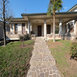 Villa Singola in vendita ad Ospedaletto Euganeo (PD) 600mq di abitazione, laboratorio, magazzino, ga