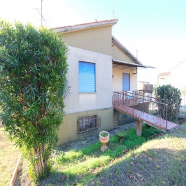 CASA SINGOLA a Lozzo Atestino con giardino e garage