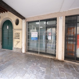 Negozio in affitto a Este pt di 60mq
