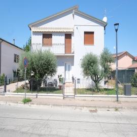 villa-bifamiliare-con-giardino-ospedaletto-euganeo-affitto