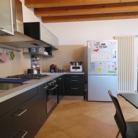 Appartamento arredato incentro ad este in affitto