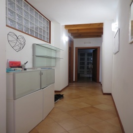 Appartamento arredato incentro ad este in affitto